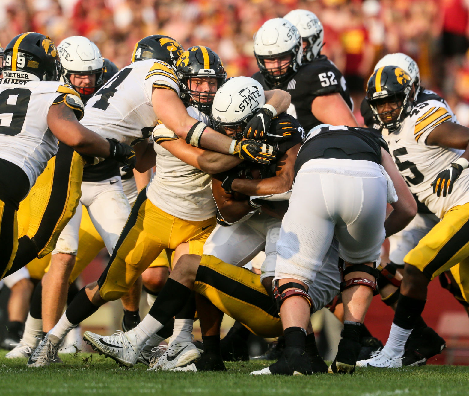 091121-qc-spt-iowa-isu-fball-056
